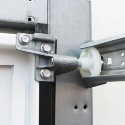 Hörmann Rollenhalter Mit Laufrolle Und Puffer, Rechts -Autoteilegeschäft 1084004 hoermann rollenhalter einbausituation